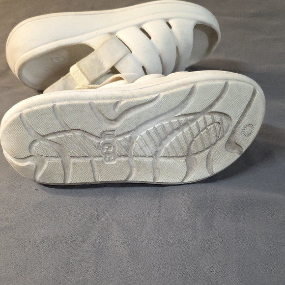 UGG White Kids Sandals - Picture 6 of 7